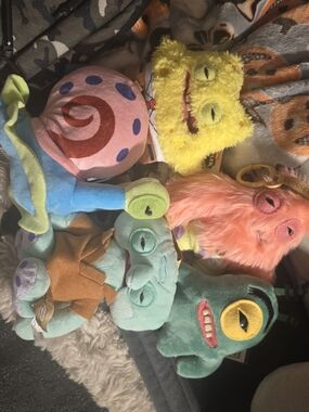 Patrick, Spongebob, Gary, Plankton, Squidword.